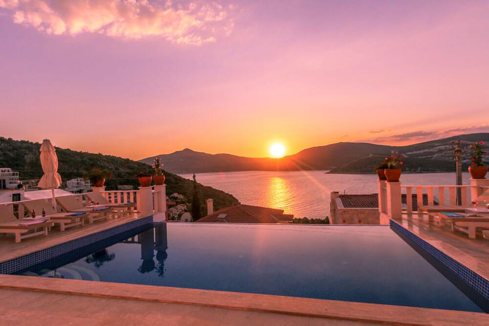 Kaş Kalkan'da Deniz Manzaralı, Kalabalık Ailelere Uygun, Şık Villa-24482