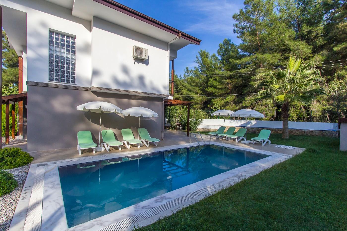 Fethiye Ölüdeniz'de Geniş Alanlara Sahip, Özel Havuzlu, Lüks Villa-14051