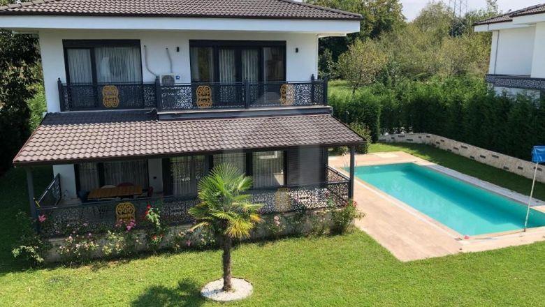 Sapanca Kırkpınar'da Geniş Bahçeli, Özel Havuzlu, Kiralık Ferah Villa-24107