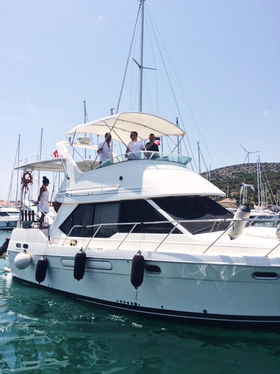 İzmir Çeşme'de Ege'nin Mavi Sularına Açılan, 4 Kişilik Motoryat-14847