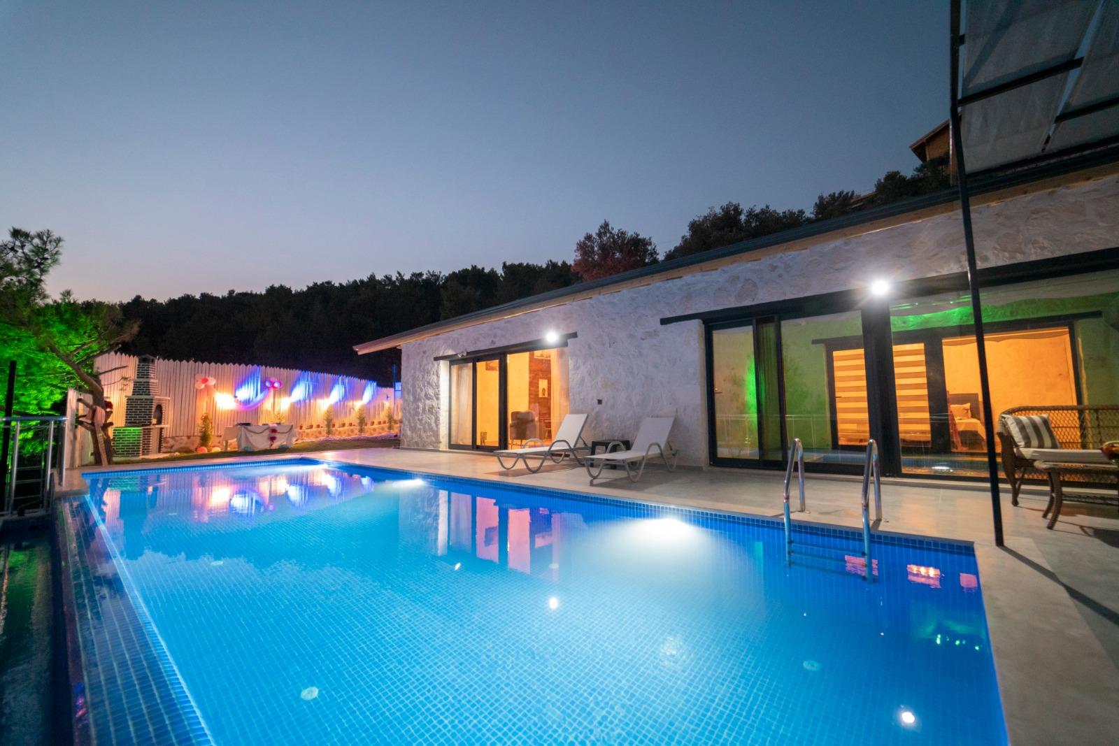 Kaş İslamlar'da Yemyeşil Doğada, Isıtma Havuzlu, Balayı Villası-24054