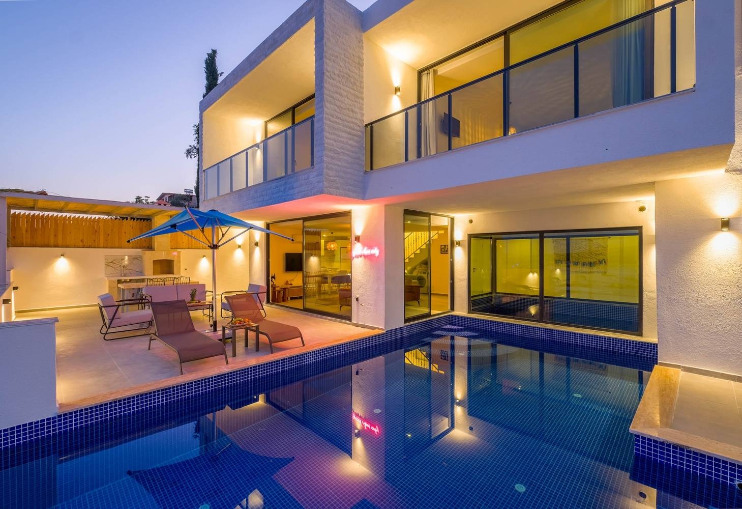 Kaş Yeşilköy'de Sakin Konumda, Isıtmalı Havuzlu, Jakuzili, Lüks Villa