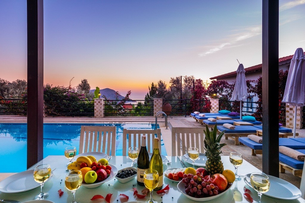Kalkan'da Muhteşem Taş Mimarisine Sahip, Özel Havuzlu, Kiralık Villa
