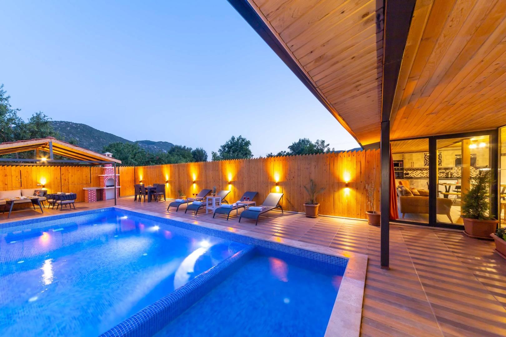 Kaş Bezirgan'da Doğa İçerisinde, Taş Mimarili, Konforlu Villa-29025