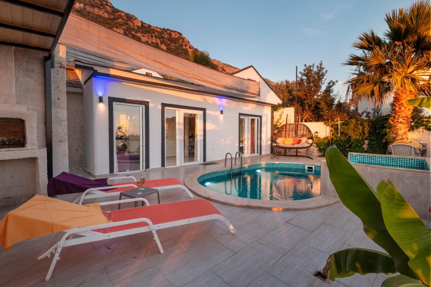 Kaş Bezirgan'da Adalar Manzaralı, Özel Havuzlu, Jakuzili, Şık Villa-21870