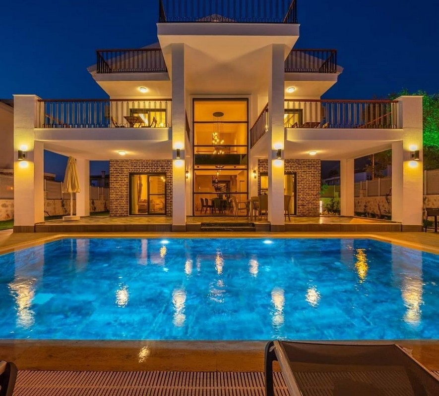 Fethiye Ölüdeniz'de Göz Alıcı Tasarımlı, Özel Havuzlu, Jakuzili Villa