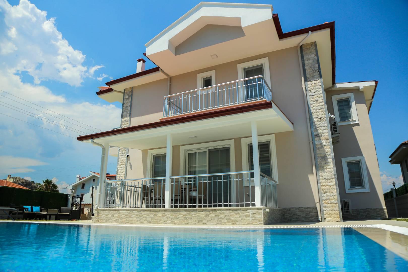 Muğla Dalyan'da Modern Mimarili, Geniş Havuzlu, Tatil Villası-30640