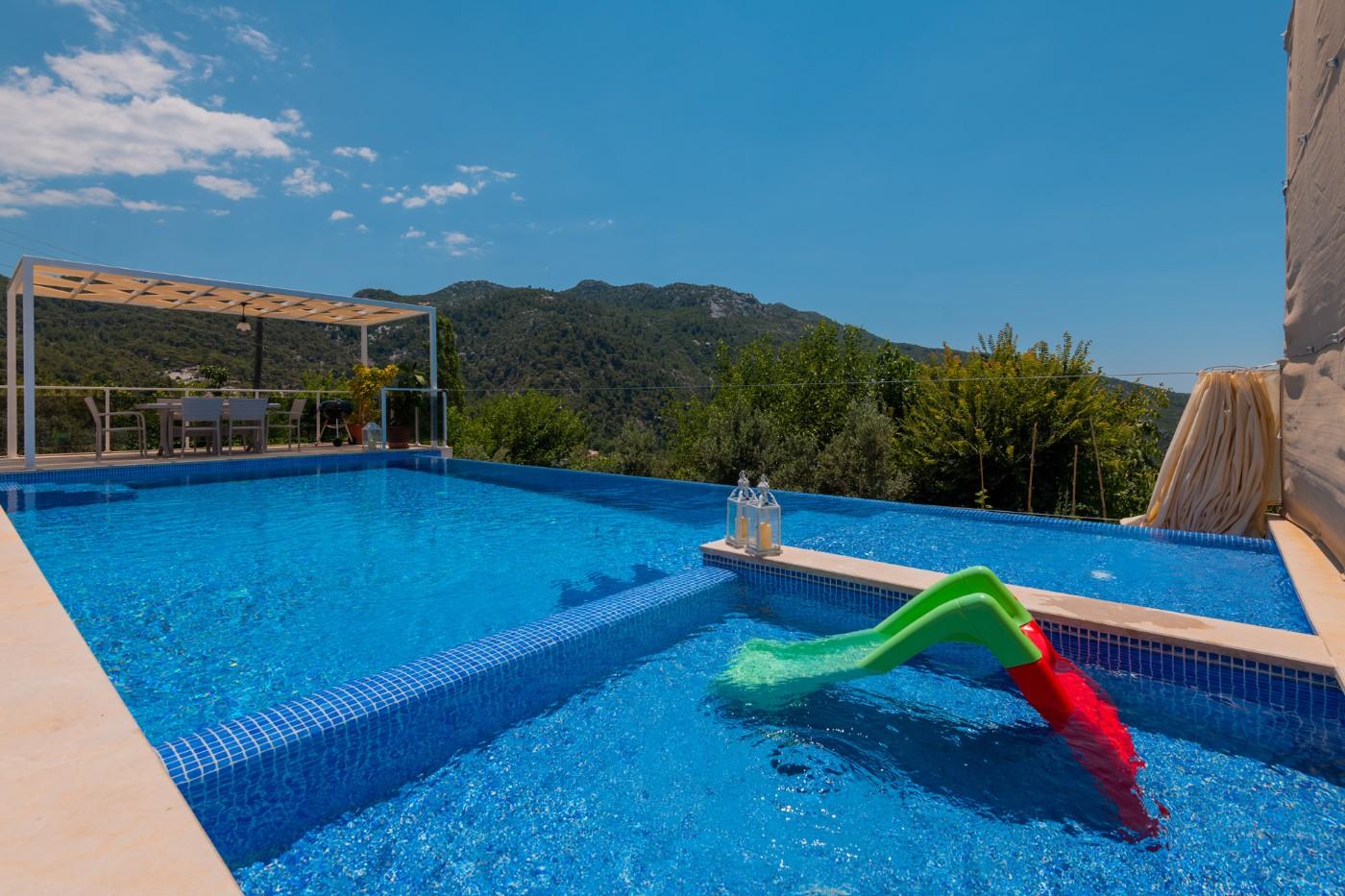 Kaş Kalkan'da Panoramik Deniz Manzaralı, Özel Havuzlu, Konforlu Villa-12075