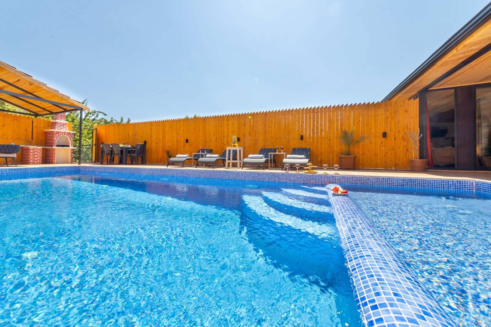 Kaş Bezirgan'da Doğa İçerisinde, Taş Mimarili, Konforlu Villa-29025