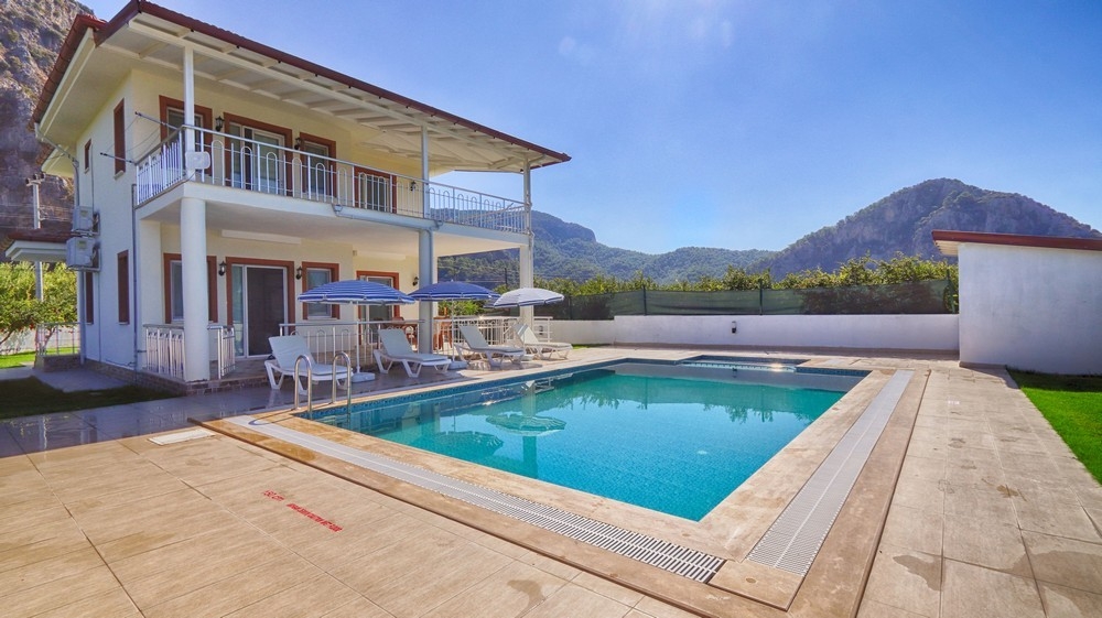 Ortaca Dalyan'da Doğa Manzaralı, Özel Havuzlu, Modern Tasarımlı Villa