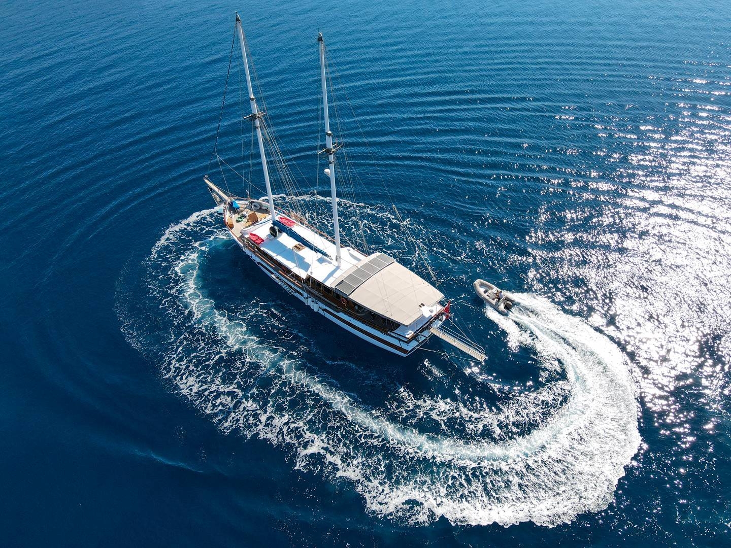 Bodrum Limanı'nda Eşsiz Sonsuzluğa Uzanacağınız, 18 Kişilik Gulet