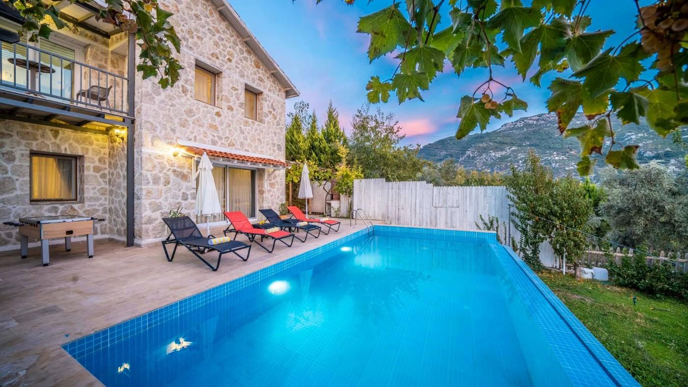 Kaş İslamlar'da Geniş Bahçeli, Özel Havuzlu, Kiralık Villa-23821