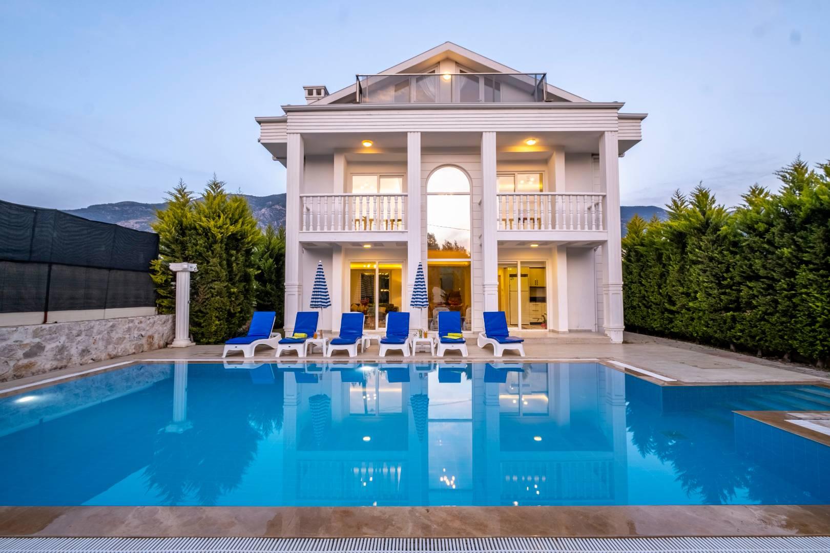 Fethiye Ölüdeniz'de Geniş Ailelere Uygun, Özel Havuzlu, Bahçeli Villa-25806
