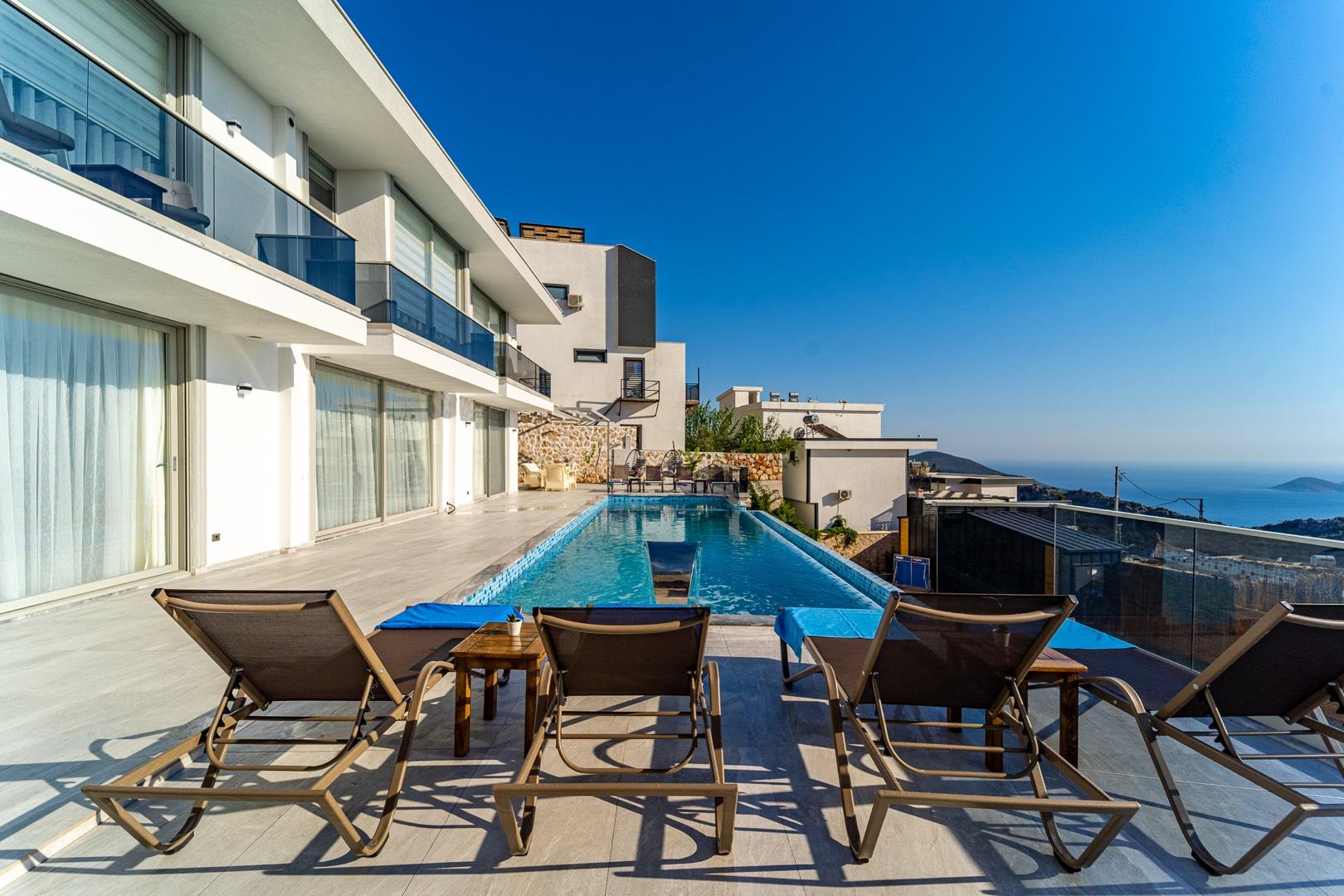 Kaş Bezirgan'da Panoramik Deniz Manzaralı, Merkezi, Kiralık Villa-28684