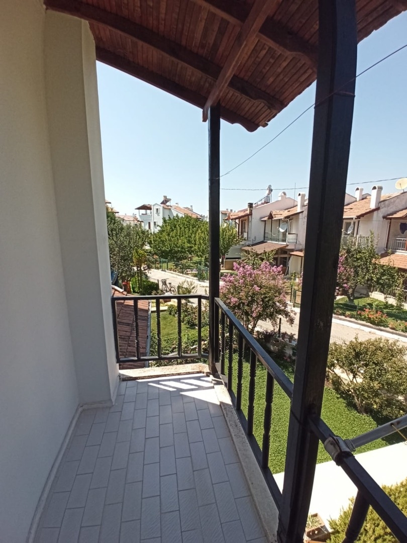 İzmir Dikili'de Ailelere Uygun, Site İçerisinde, Kiralık Villa