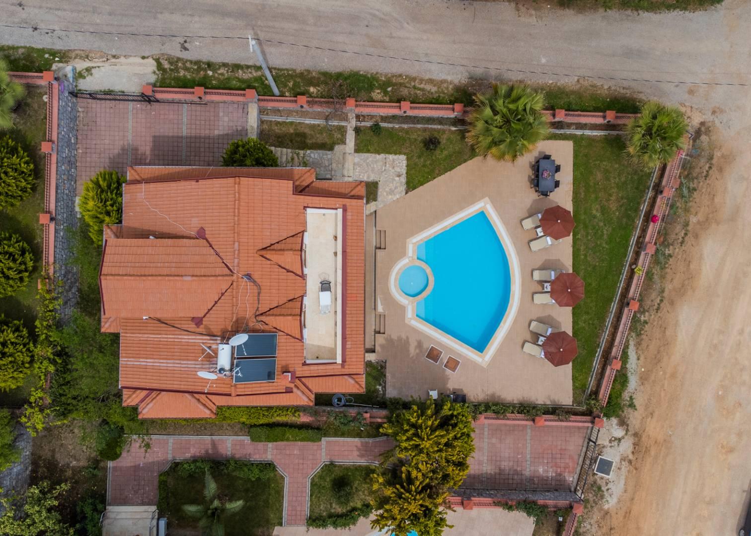 Fethiye Ölüdeniz'de Özel Havuzlu, 10 Kişilik, Lüks Tripleks Villa-13678