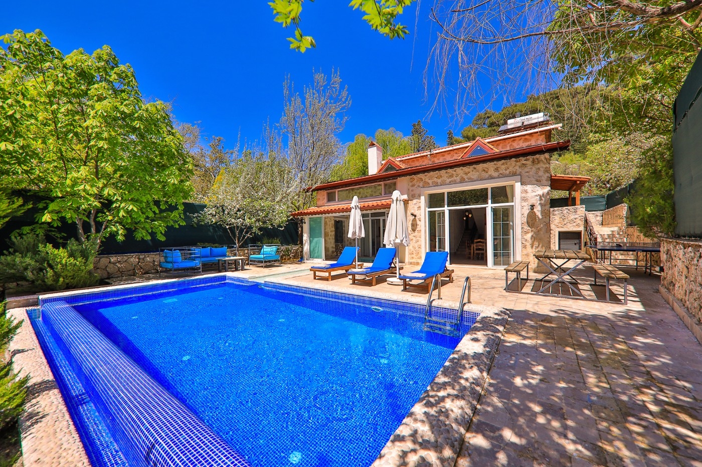 Kaş Sarıbelen'de Isıtmalı Kapalı Havuzlu, Jakuzili, Lüks Villa