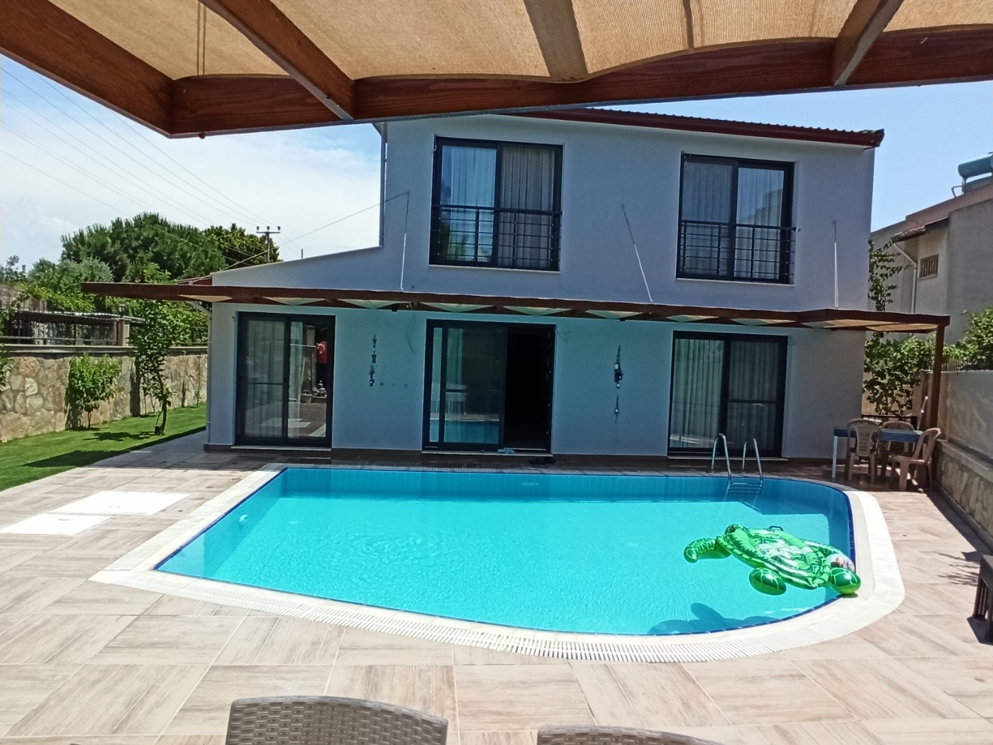 Kuşadası'nda Kalabalık Ailelere Uygun, Özel Havuzlu, Otantik Villa
