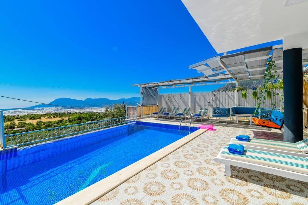 Kaş Üzümlü'de Eşsiz Doğada, Özel Havuzlu, Şık Villa-25022