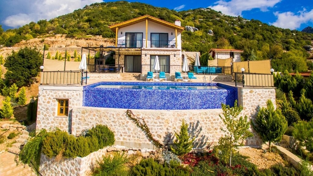 Kaş Sarıbelen'de Huzur Dolu Doğada, Özel Havuzlu, Taş Villa