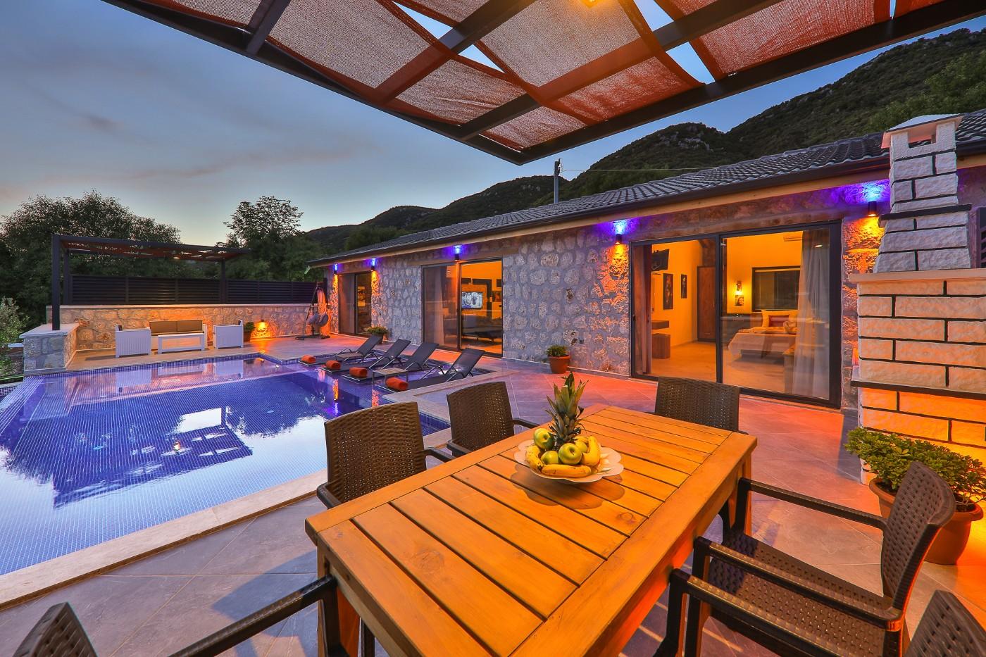 Kaş Sarıbelen'de Eşsiz Doğa Manzaralı, Özel Havuzlu, Jakuzili Villa-21219