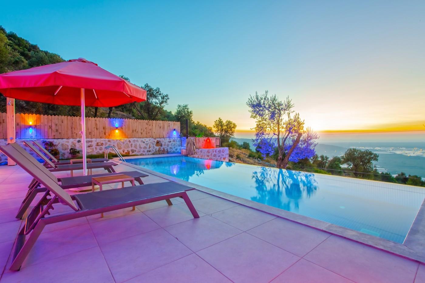 Kaş Yeşilköy'de Muhteşem Taş Mimarili, Özel Havuzlu, Lüks Villa-21649