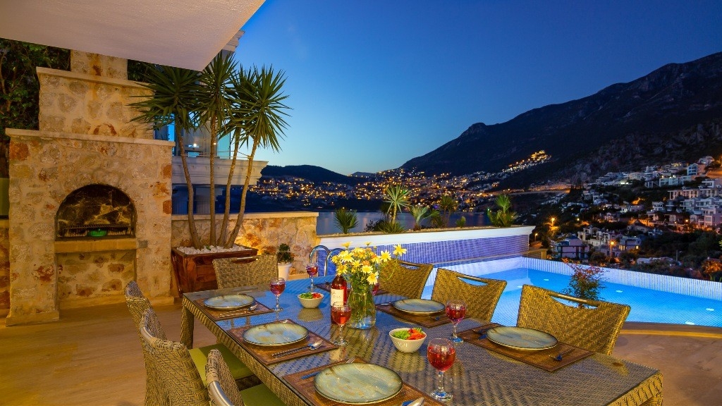 Kalkan Kışla'da Denize Yürüme Mesafesinde, Özel Havuzlu, Lüks Villa