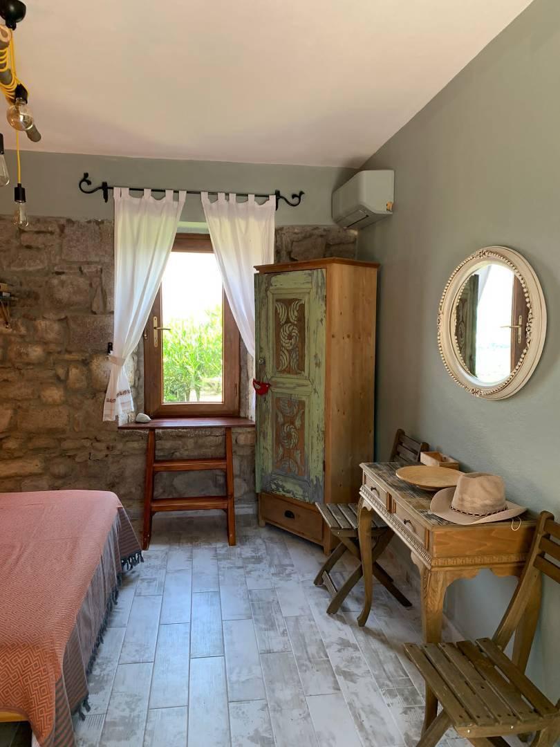 Çanakkale Behram'da Muhteşem Vadi Manzaralı, 8 Kişilik, Tarihi Taş Ev-29019