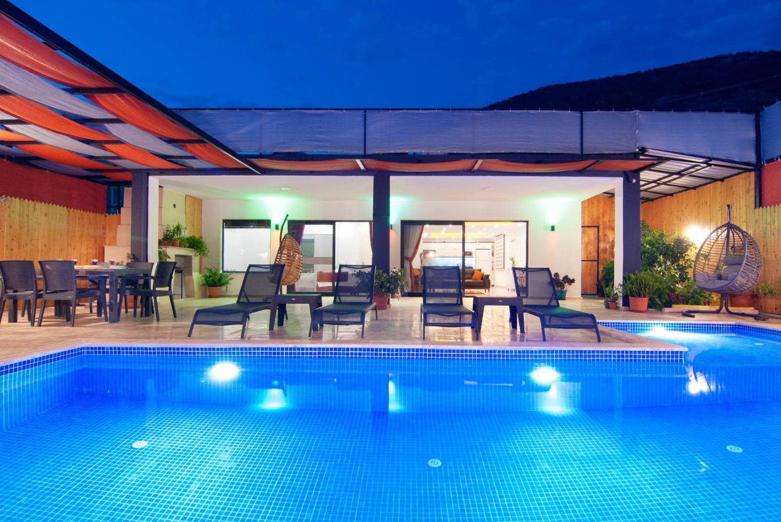 Kaş Yeşilköy'de Enfes Doğada, Özel Havuzlu, Jakuzili, Kiralık Villa