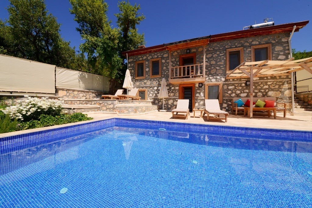 Kaş İslamlar'da Taş ve Ahşap Mimarili, Özel Havuzlu, 4 Kişilik Villa
