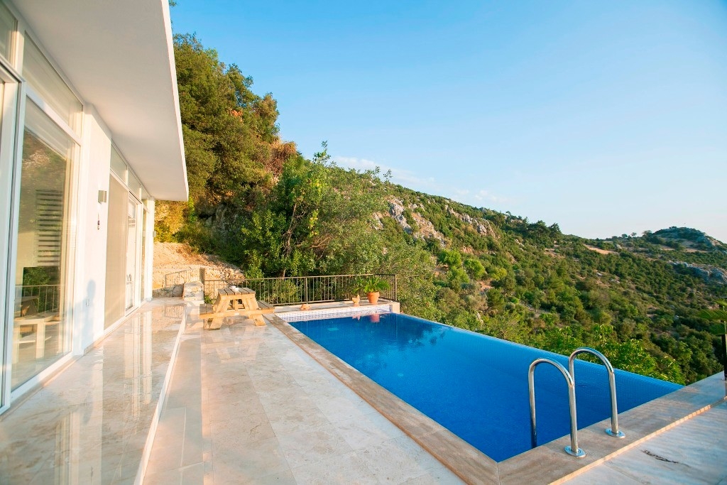 Kaş İslamlar'da Müthiş Doğada, Sonsuzluk Havuzlu, Jakuzili Villa