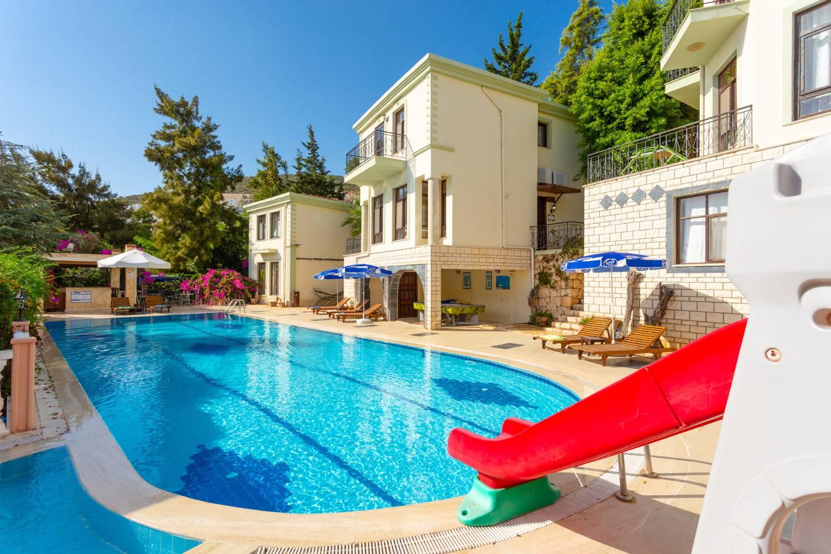 Kaş Kalkan'da Merkezi Konumda, Ortak Havuzlu, Modern Villa-27727