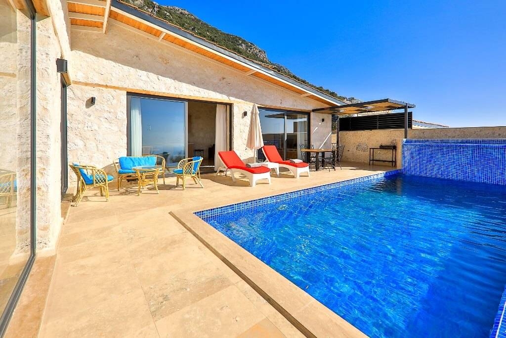 Kaş Bezirgan'da Deniz Manzaralı, Kapalı Havuzlu, Jakuzili Villa