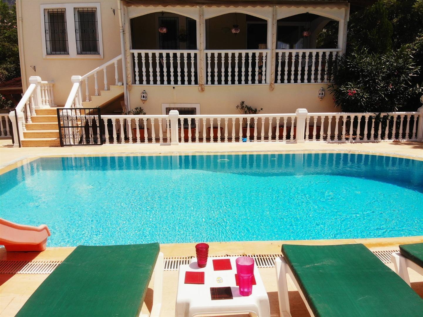 Fethiye Ölüdeniz'de 10 Kişilik, Özel Havuzlu, Barbekülü Villa
