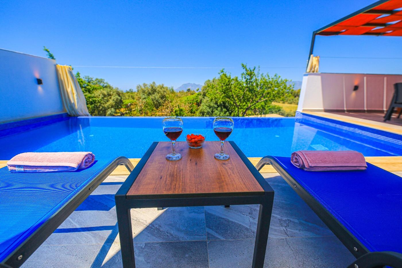 Kalkan Üzümlü'de Mükemmel Doğa Manzaralı, Özel Havuzlu, Kiralık Villa-21024