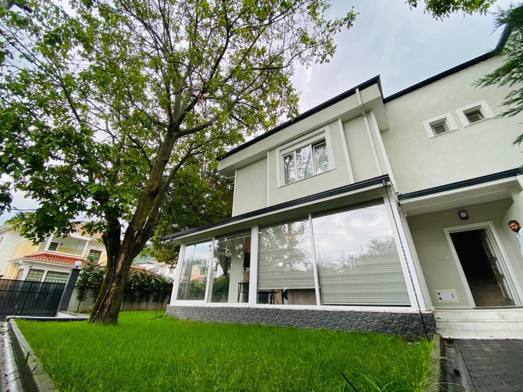 Sapanca Kırkpınar'da Bahçeli, Şık Tasarımlı, Lüks Villa