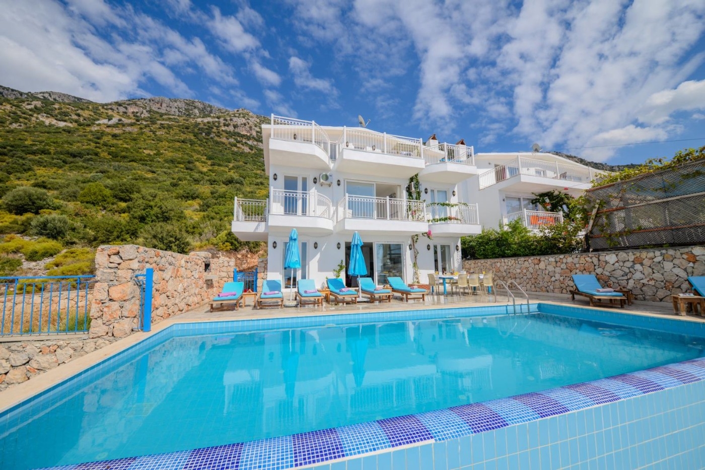 Kaş Bezirgan'da Enfes Deniz Manzaralı, Özel Havuzlu, Konforlu Villa