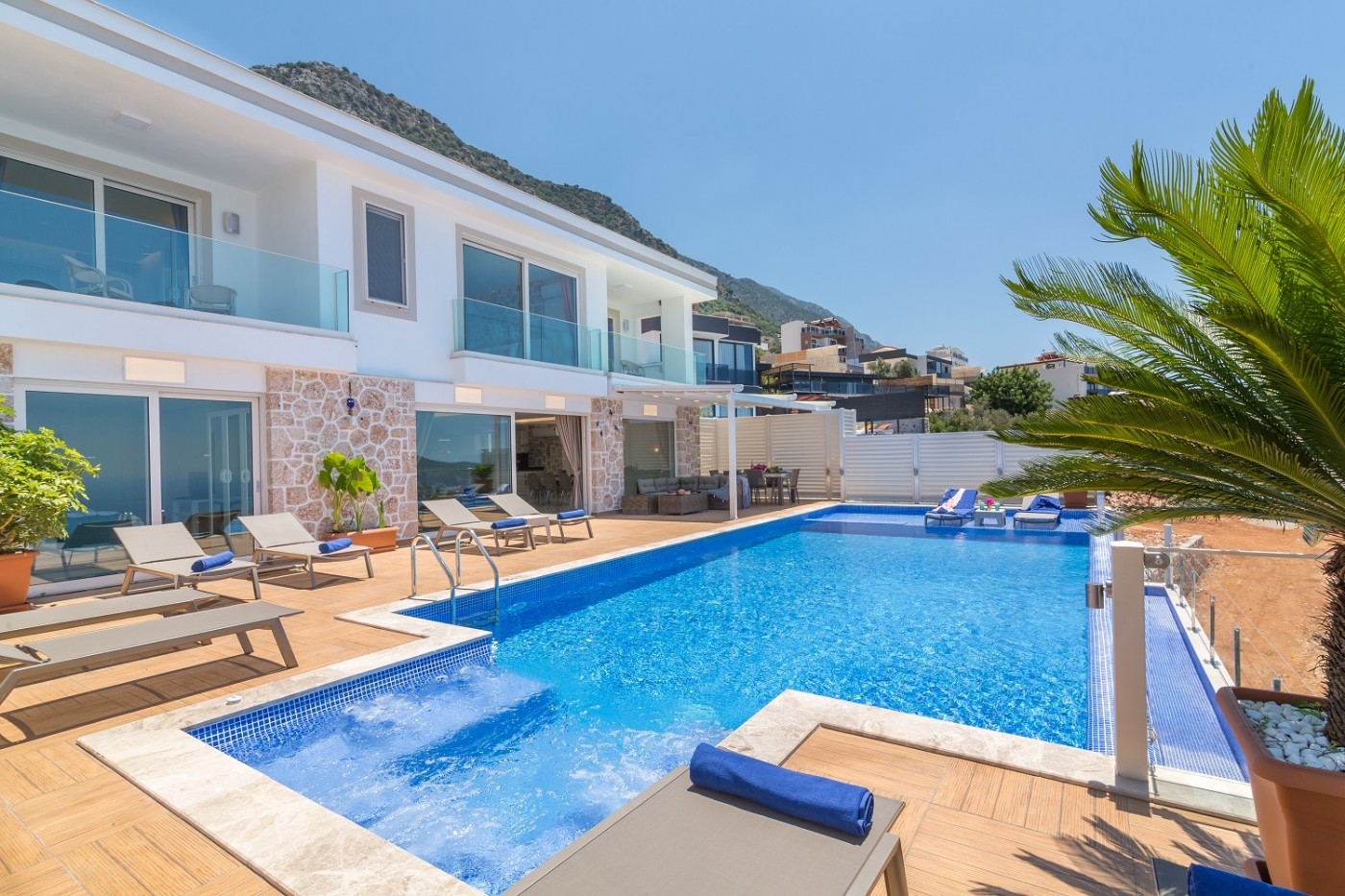 Kalkan Kördere'de Görülmeye Değer Manzaralı, Özel Havuzlu, Şık Villa