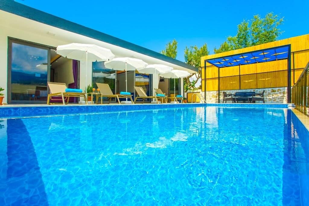 Kaş İslamlar'da Huzur Dolu Doğada, Özel Havuzlu, Geniş Bahçeli Villa
