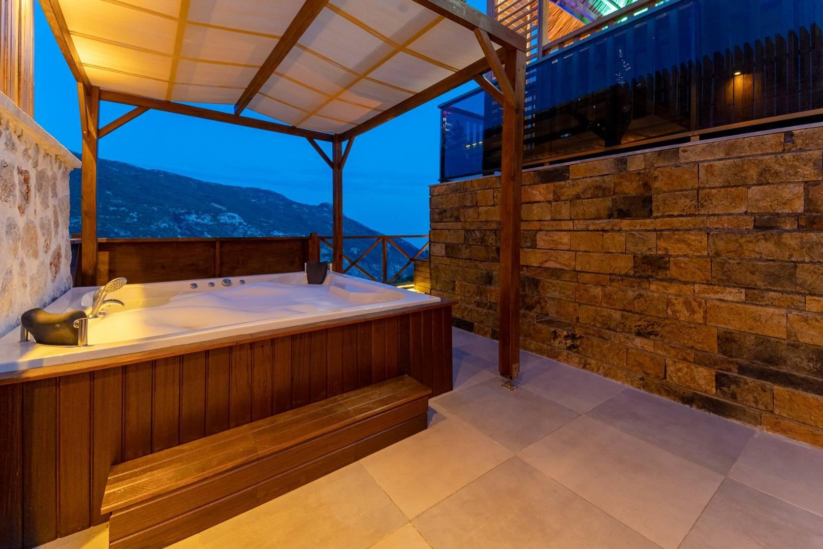 Kaş İslamlar'da Deniz Manzaralı, Sonsuzluk Havuzlu, Kiralık Villa-29731