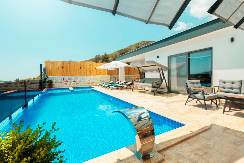 Kaş İslamlar'da Muhteşem Doğada, Yetişkin ve Çocuk Havuzlu, Lüks Villa