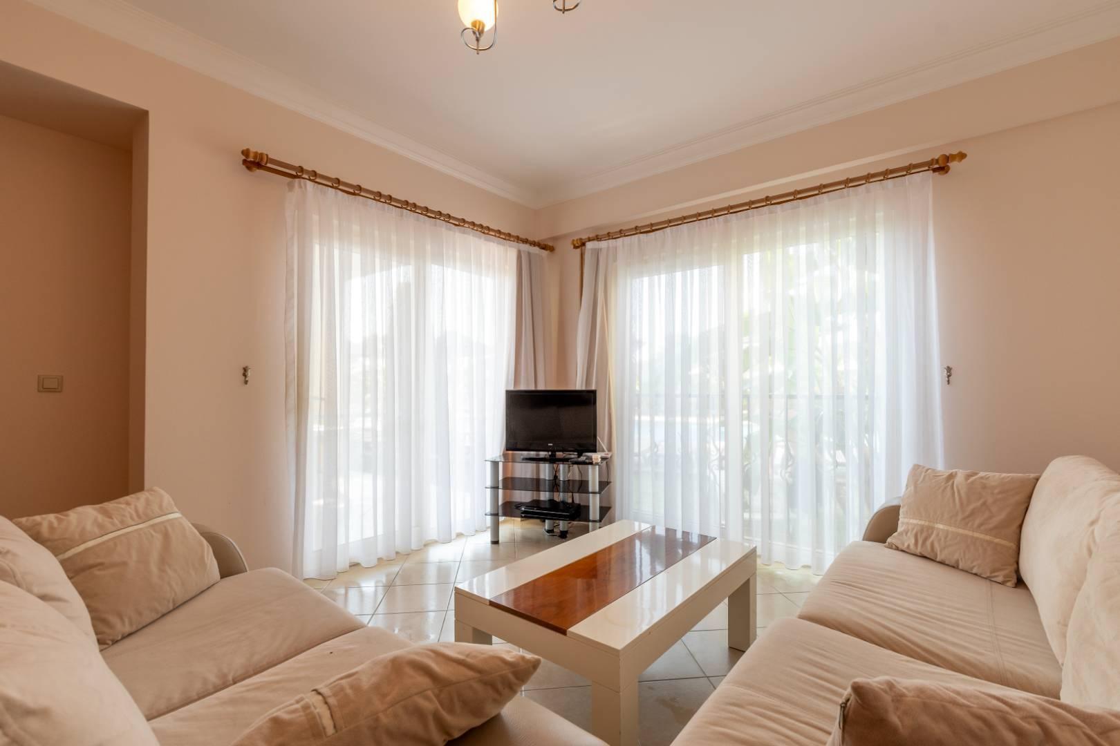 Didim Akbük'te Tesis İçerisinde, Denize Sıfır, Ortak Havuzlu Suit-15203