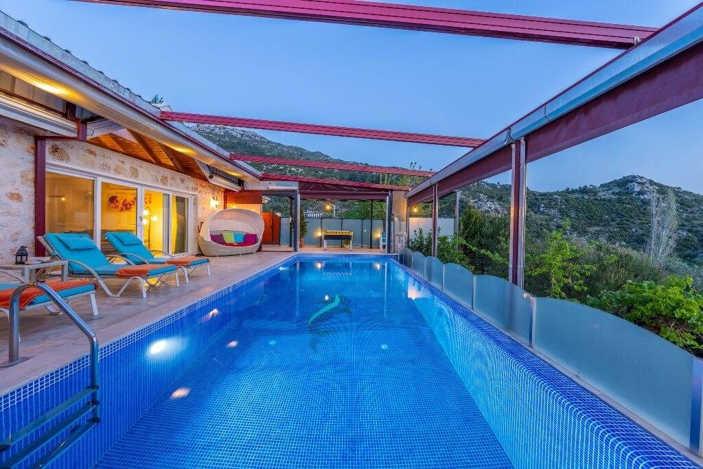 Kaş İslamlar'da Doğayla İç İçe, Isıtmalı Havuzlu, Jakuzili Villa