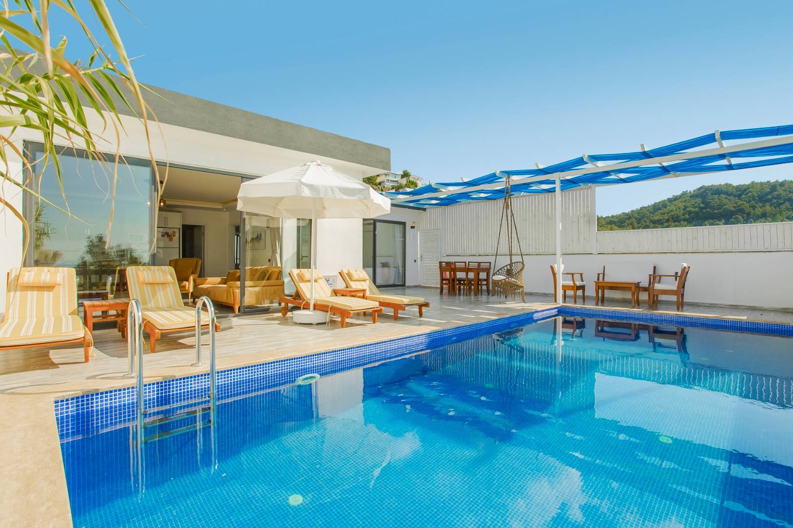 Kaş Üzümlü'de Eşsiz Doğa Manzaralı, Özel Havuzlu, Jakuzili Villası