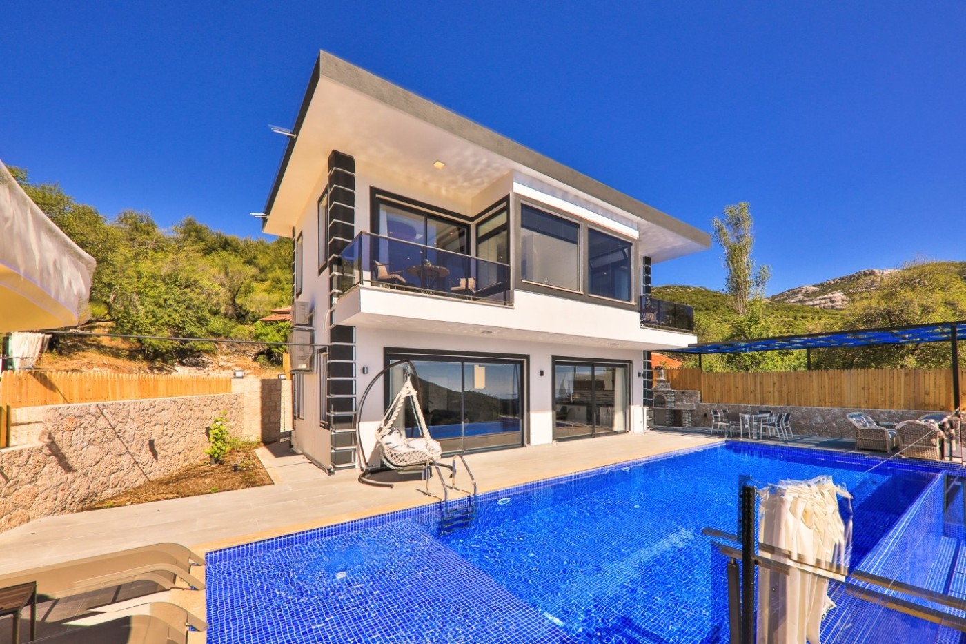 Kaş Sarıbelen'de Doğa ve Deniz Manzaralı, Özel Havuzlu, Jakuzili Villa
