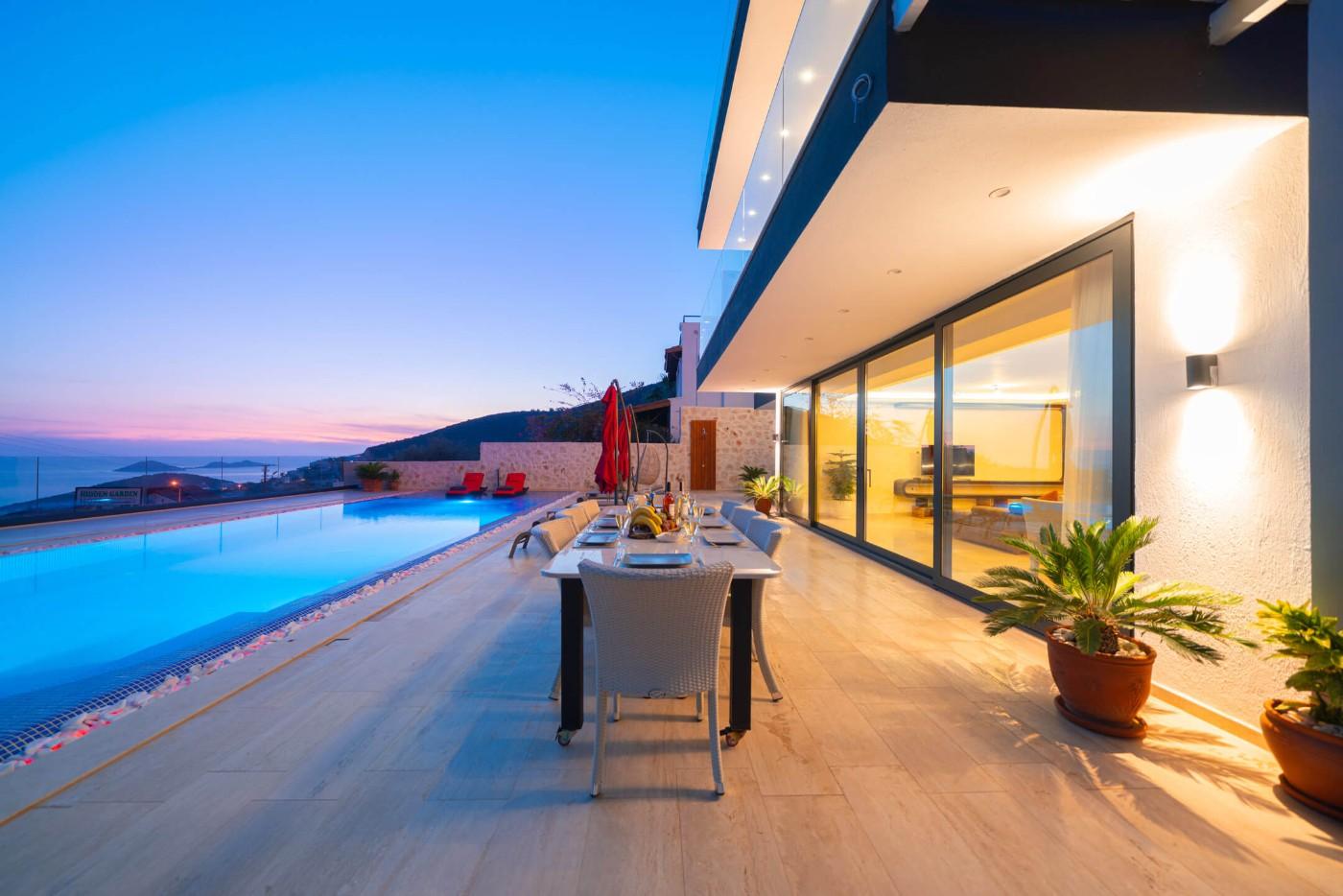 Kaş Kalkan'da Geniş Ailelere Uygun, Özel Havuzlu, Modern Villa-16438