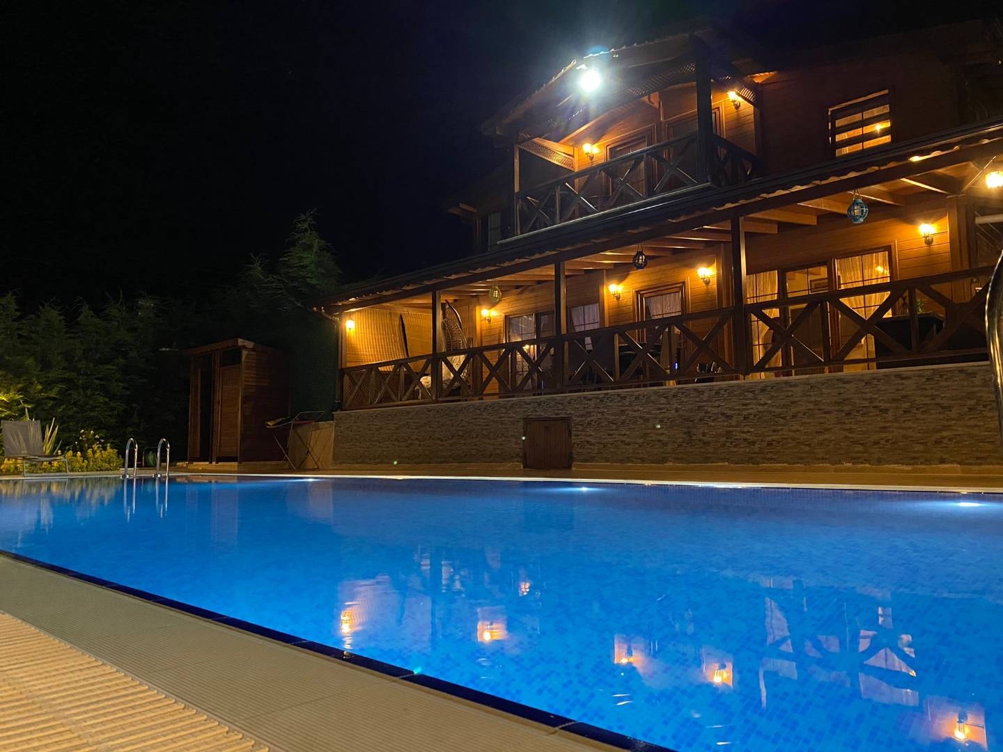 İstanbul Şile'de Geniş Bahçeli, Özel Havuzlu, Ahşap Villa