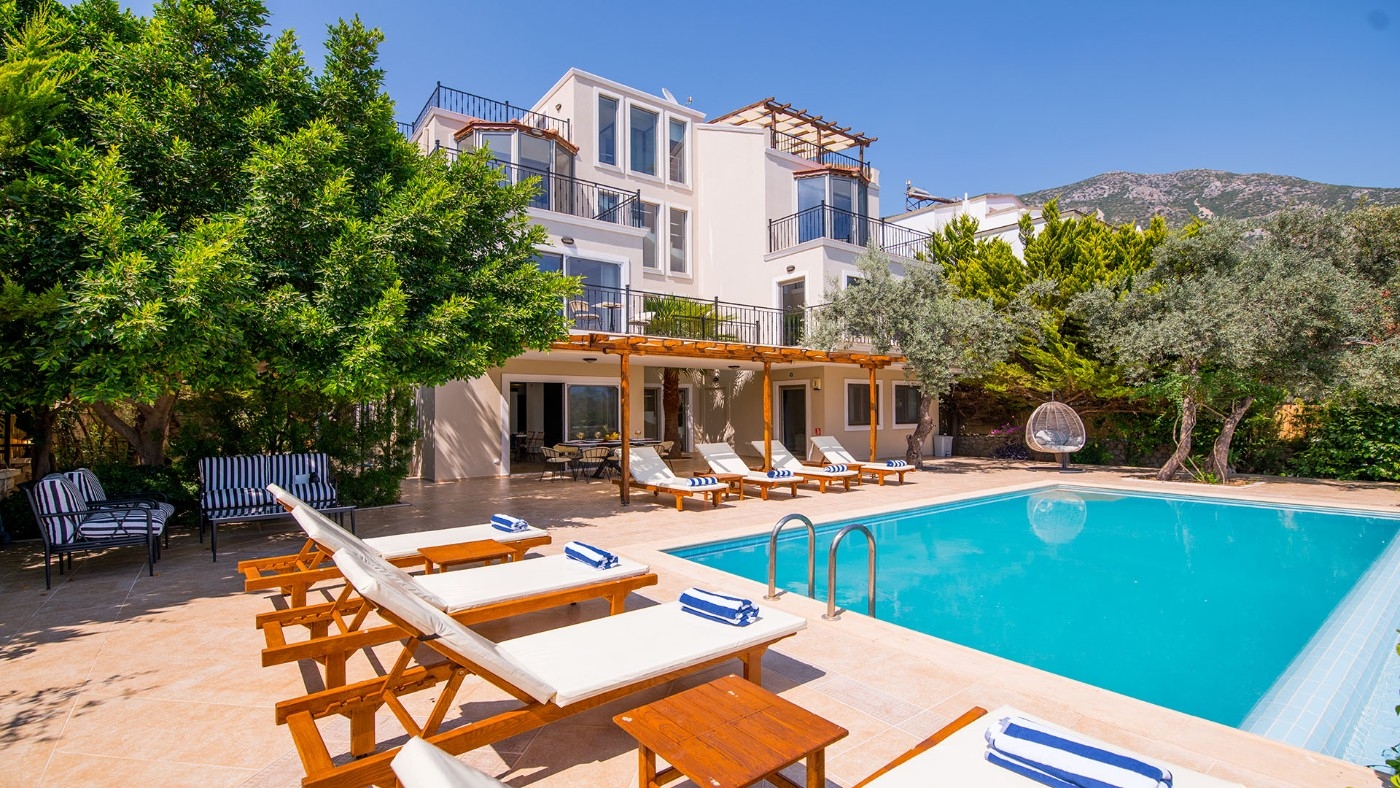 Kalkan'da Deniz Manzaralı, Özel Havuzlu, Sinema Odalı, Kiralık Villa