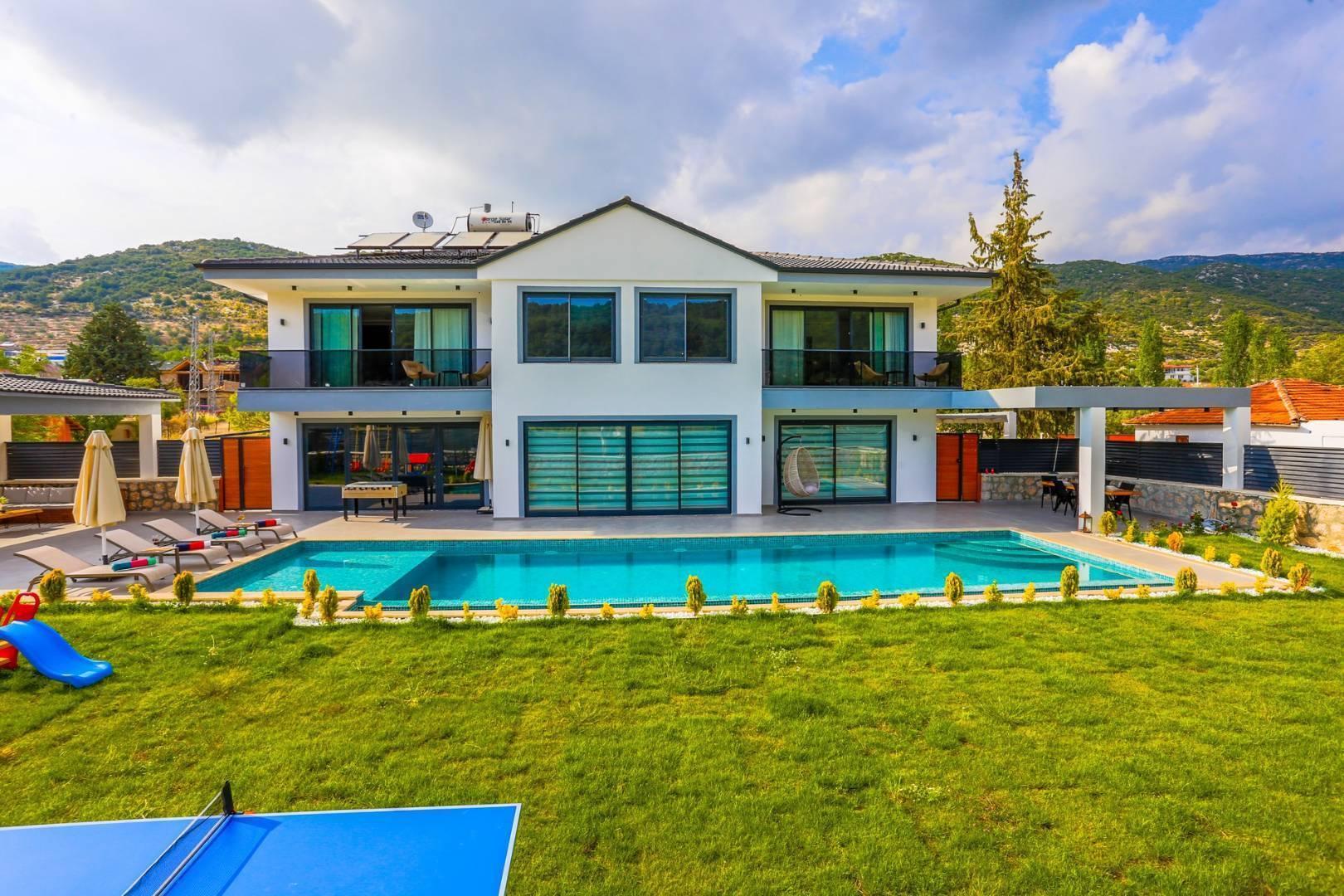 Kaş Sarıbelen'de Geniş Bahçeli, Jakuzili, 4 Kişilik, Kiralık Villa-26622