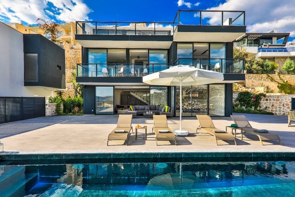 Kaş Kalkan'da Nefes Kesici Manzaralı, Özel Havuzlu, Modern Villa